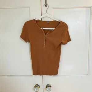 Uniqlo Ribbed Henley Tee